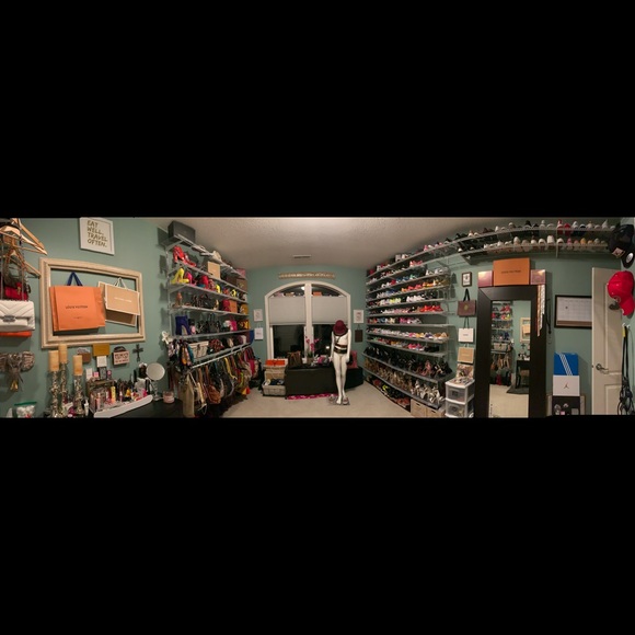 Meet your Posher, JooLee. 🙋🏻💄💍👗👡👜🙋🏻 - Picture 16 of 16